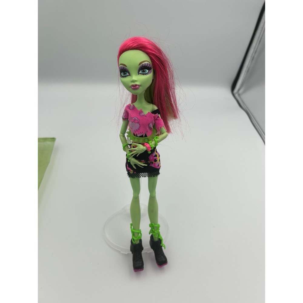 Monster High Venus Flytrap  Music Festival fashion doll